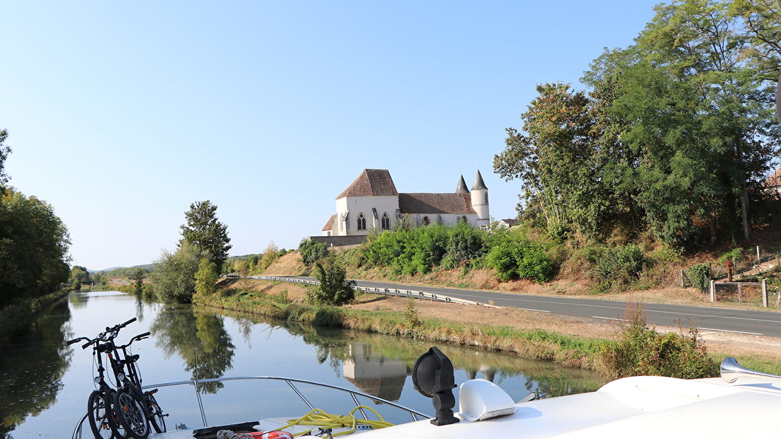 Yacht Charter Migennes